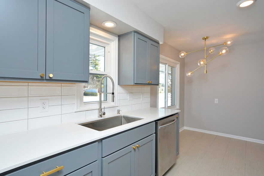 Building Photo - 5204 Grandview Ln