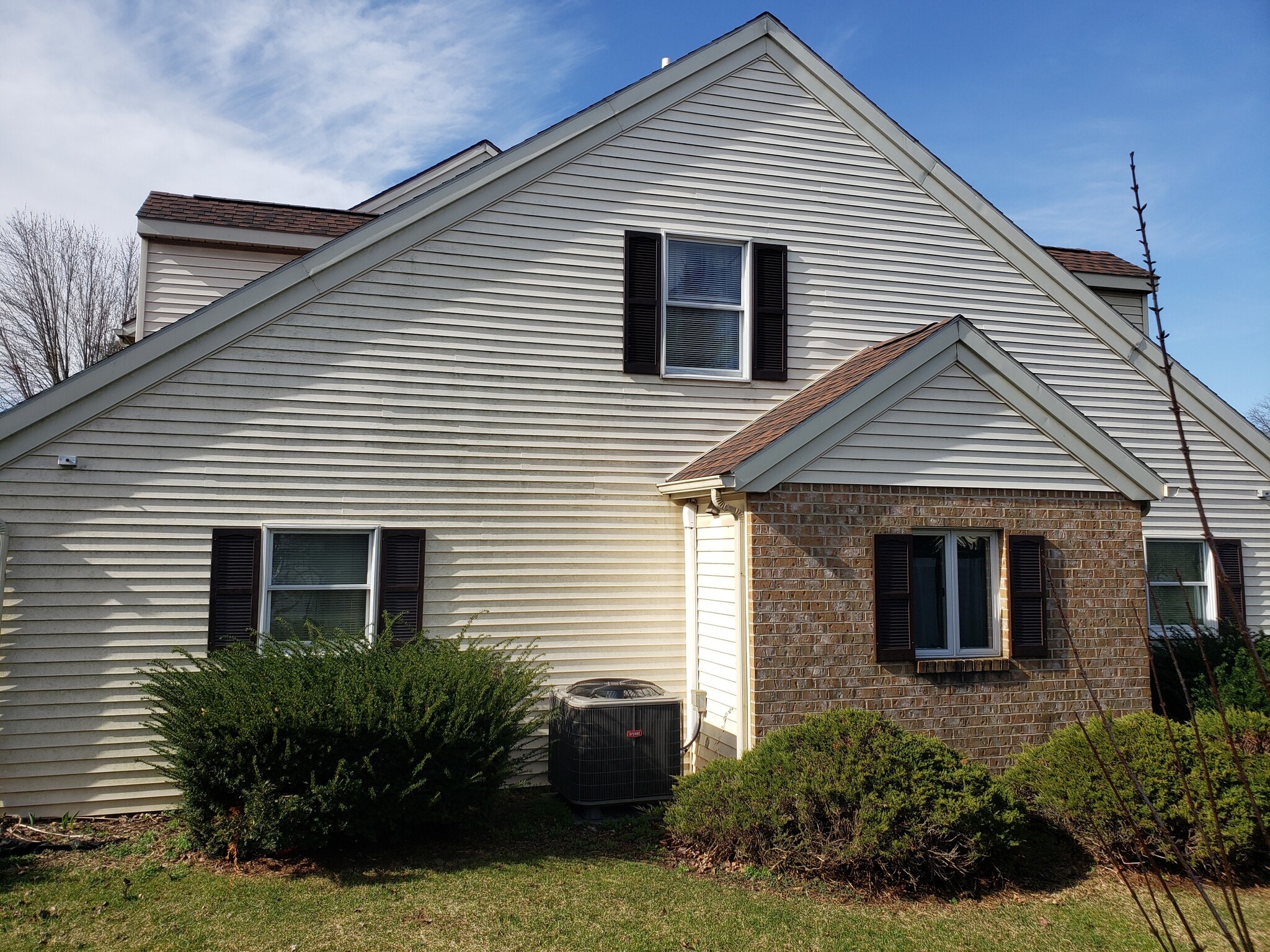 Building Photo - 10 Brookline Ct