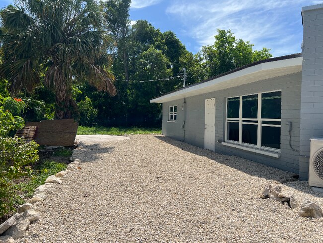 Building Photo - 2148 Aldridge Ave