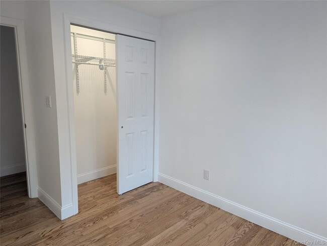 Building Photo - 62 Forest Row