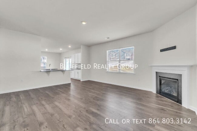 Building Photo - 380 Fenwick Dr