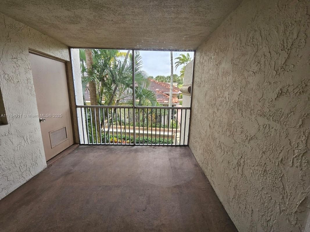 Building Photo - 22203 Glenmoor Dr