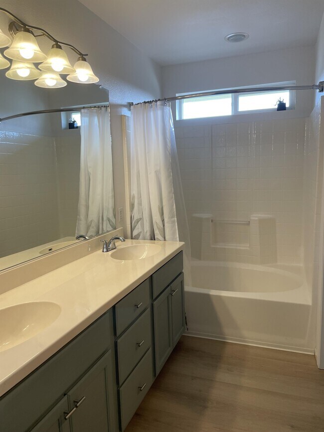 Building Photo - 1635 Hamlet Ln