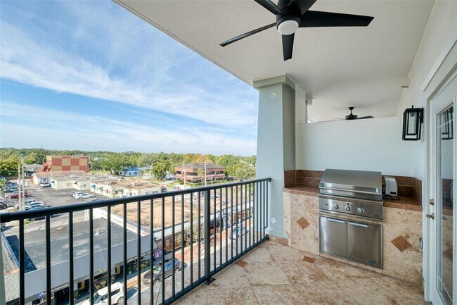 Building Photo - 2305 Edgewater Dr