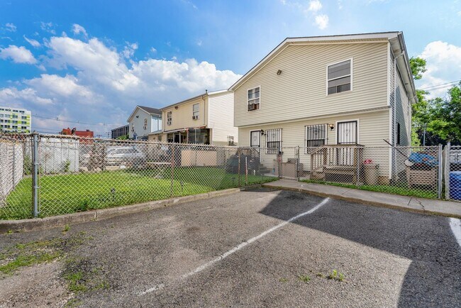 Building Photo - 338 Johnston Ave