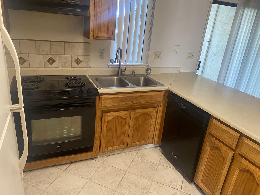 Building Photo - 1529 Racquet Club Dr