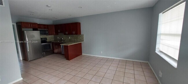Building Photo - 4140 Woodside Dr