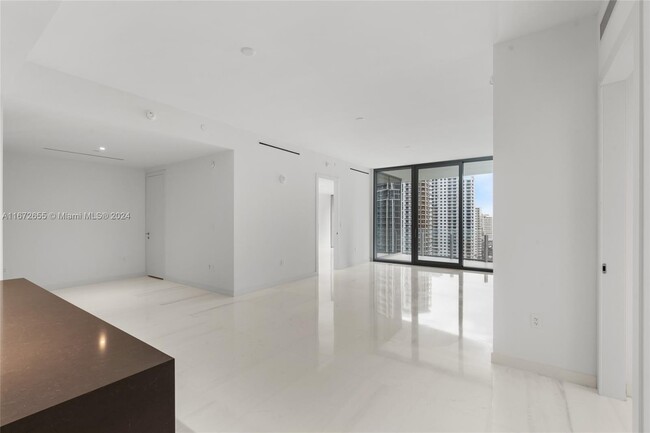 Building Photo - 300 S Biscayne Blvd