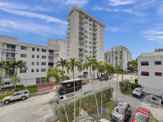 Building Photo - 1658 Bay Rd