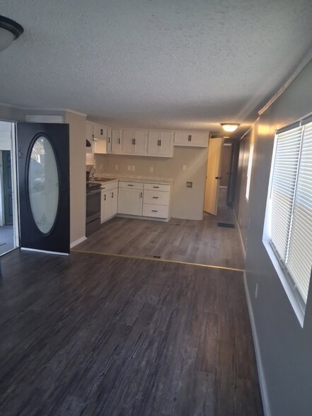 Building Photo - 1920 E 151st Ave