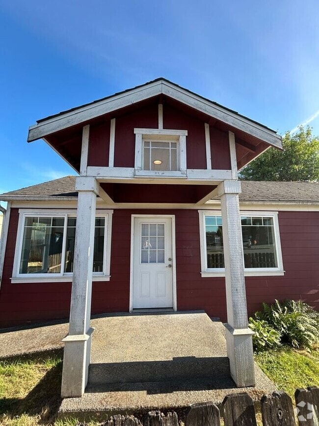 Building Photo - 3 Bed 1 Bath SFR Pet Friendly Home Downtow...