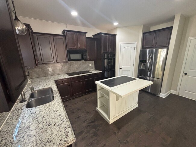 Building Photo - Luxury Home