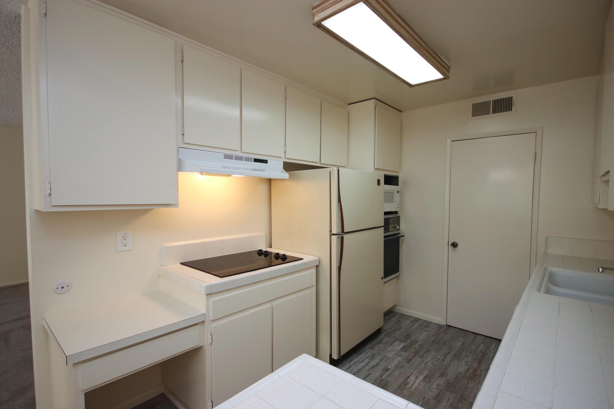 Building Photo - 420 S Madison Ave