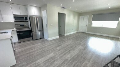 Building Photo - 2312 Van Buren St