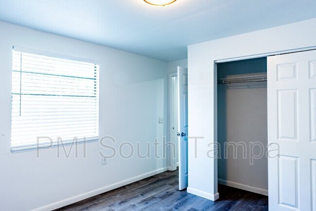 Building Photo - 3402 W Van Buren Dr