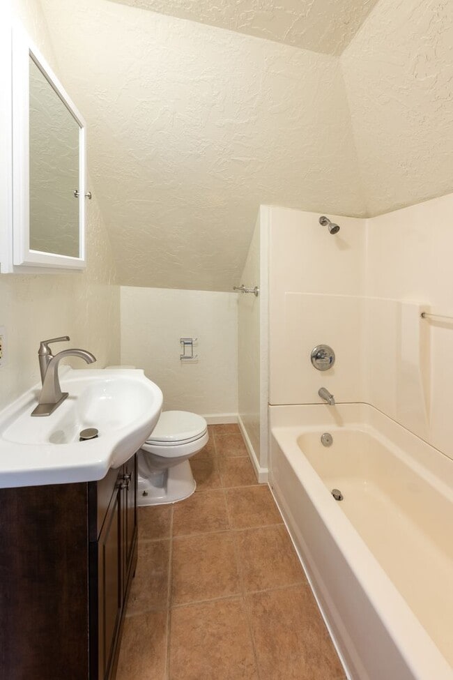 Building Photo - 425 N 7th Ave