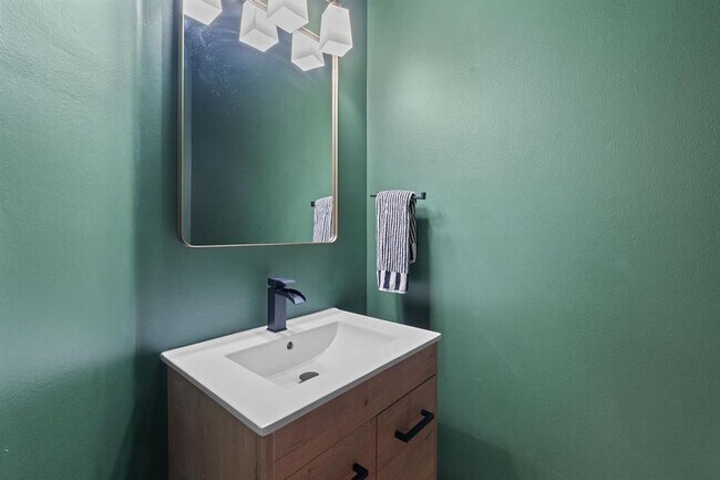 Building Photo - 7604 Vail Valley Dr