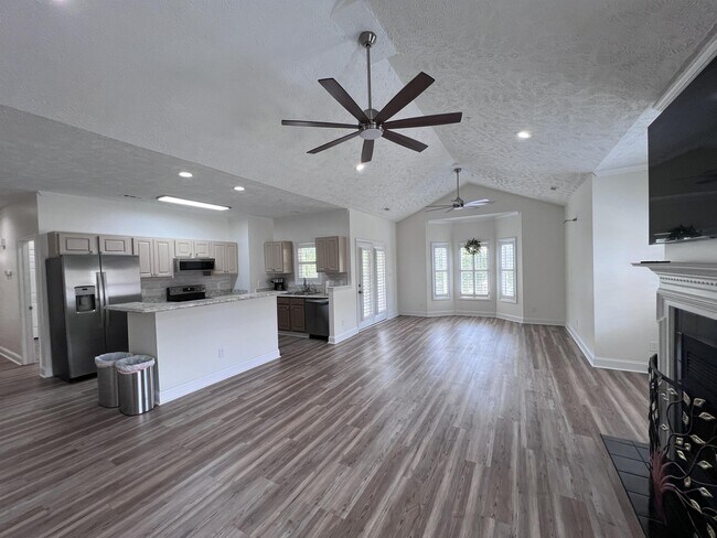 Building Photo - 812 Sage Creek Ln