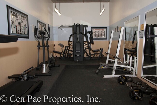 Building Photo - Close to Pearlridge 1 bedroom