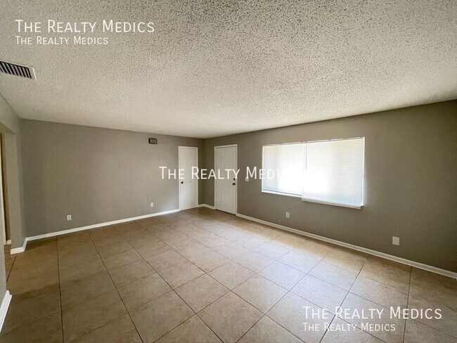 Building Photo - AMAZING 3 Bedroom 2 Bathroom Home In Orlando!