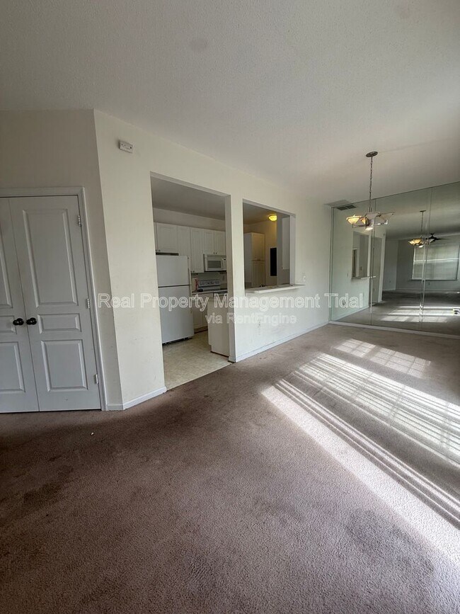 Building Photo - 5813 Ludington Dr