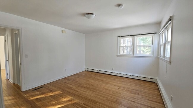 Building Photo - 32 Norwood St