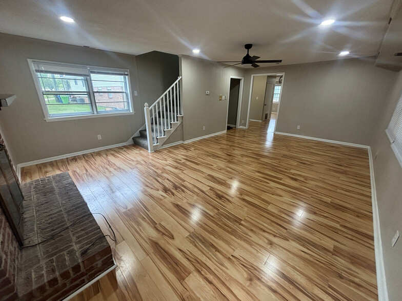 Building Photo - Room in House on Rock Quarry Rd