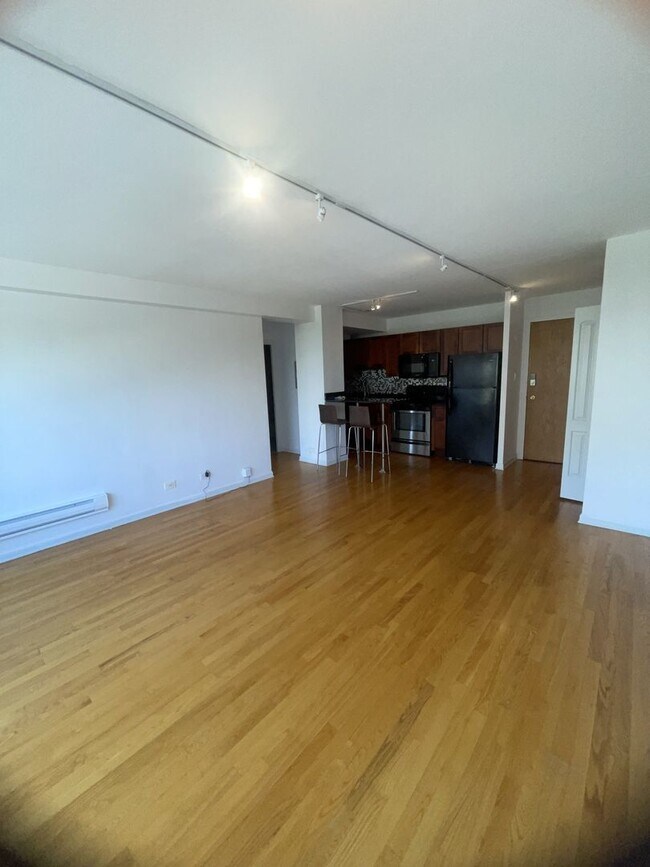 Building Photo - 4180 N Marine Dr