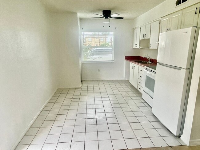 Building Photo - Palm Gardens - First Floor