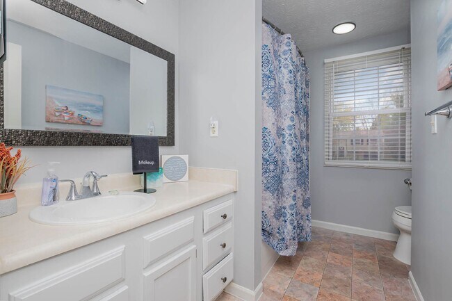 Building Photo - 1387 Firethorne Dr