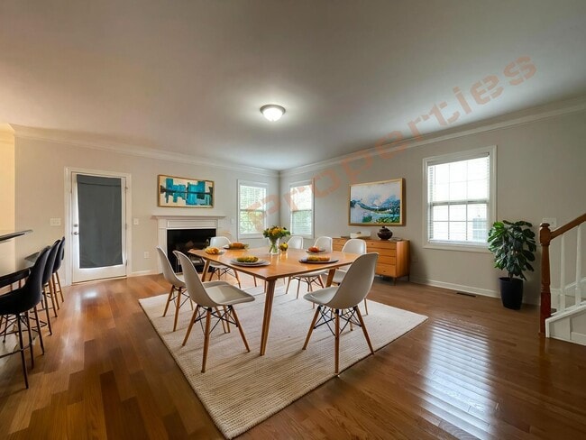 Building Photo - Lovely 5 Bedroom 4 Bathroom Single Family ...