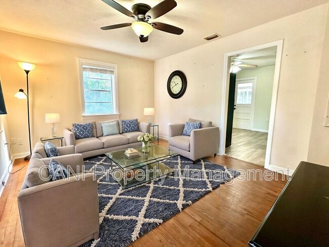 Building Photo - 916 W Wisconsin Ave