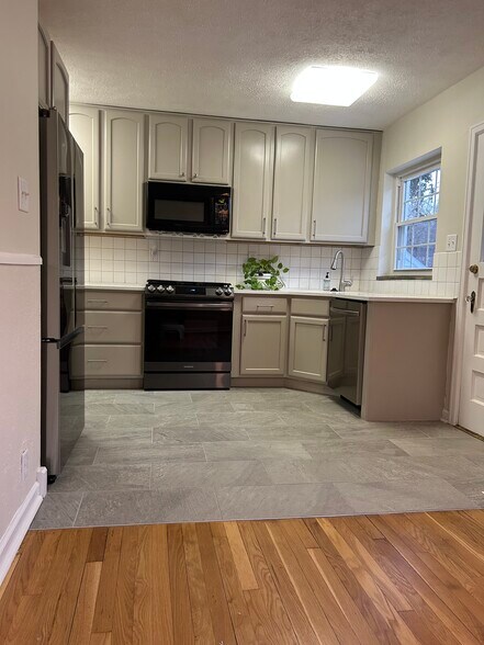 Building Photo - 629 Orlando Ter