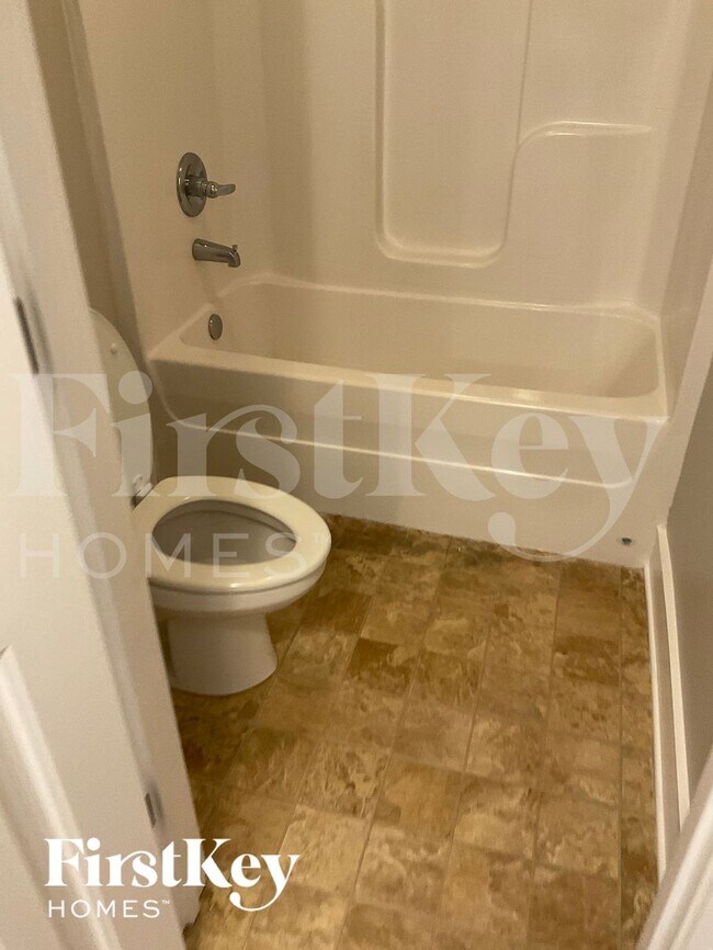 Building Photo - 6366 Cove Ln