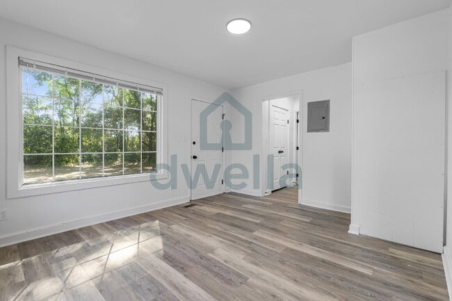 Building Photo - FULLY RENOVATED 3-Bedroom Rental Home on Woodlawn Ave.-UNMATCHED COMFORT & CONVENIENCE!