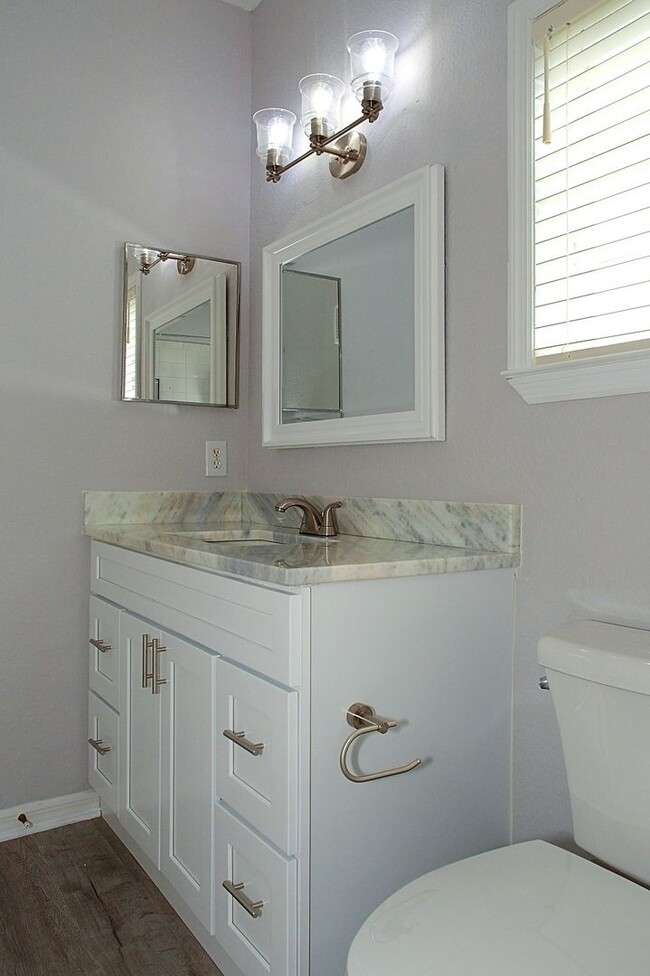 Building Photo - Gorgeous - Completely updated 2 bed 2 bath condo in gated community of Mosaic at Millenia!