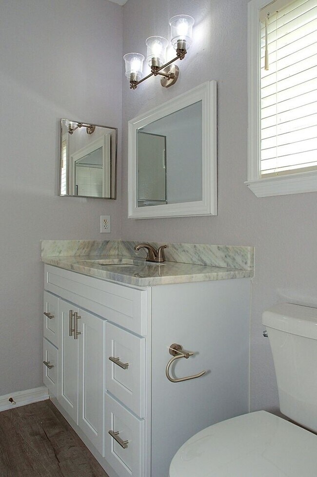Building Photo - Gorgeous - Completely updated 2 bed 2 bath...