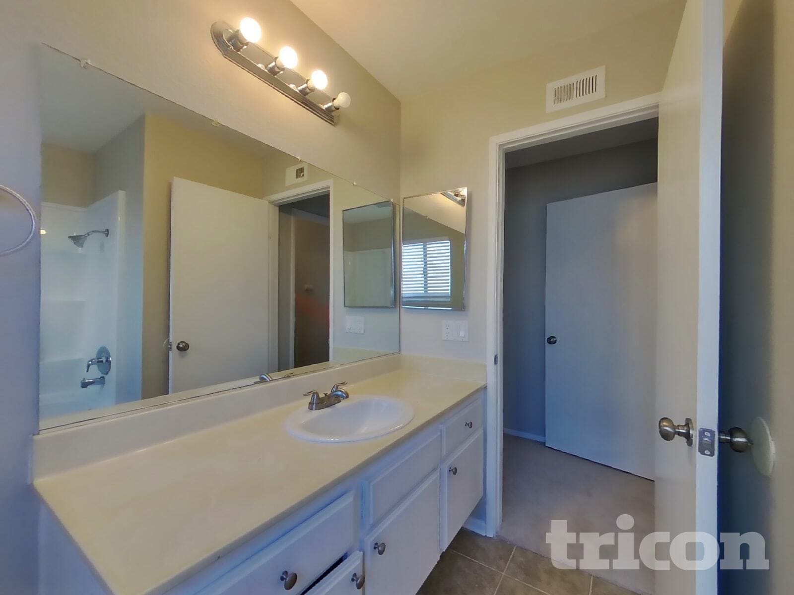 Building Photo - 14948 Cliffrose Ct