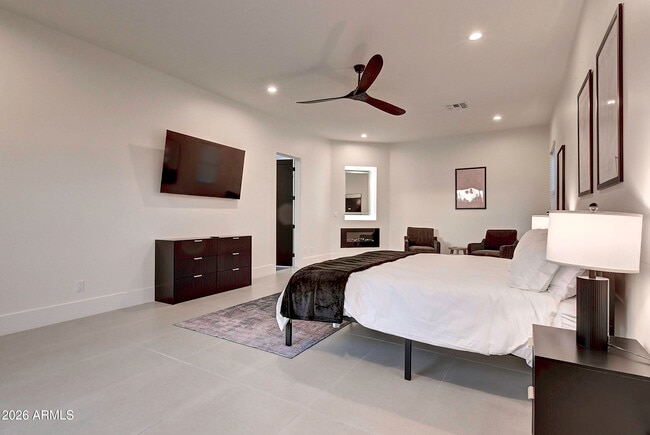 Building Photo - 6401 E Larkspur Dr