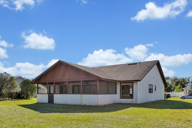 Back Exterior - 905 Mendoza Ln