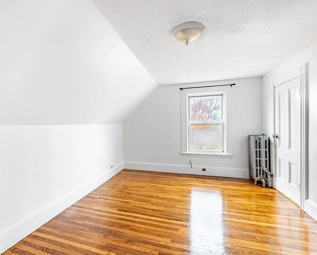 Building Photo - 61-61 Glenwood Rd