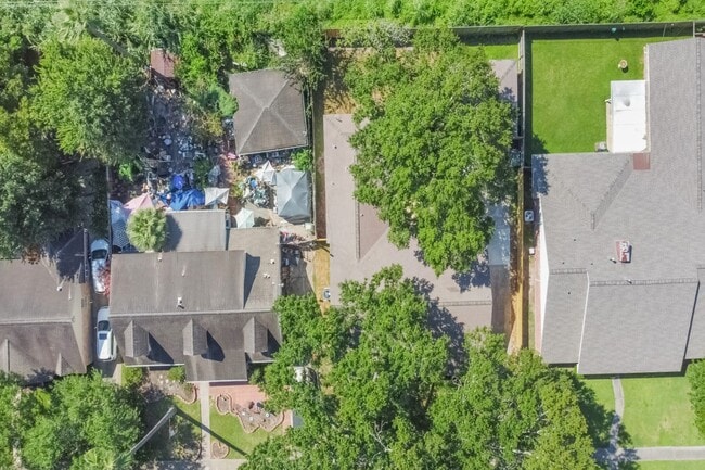 Building Photo - 6115 Lymbar Dr