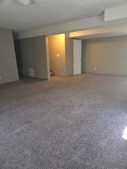 Building Photo - 2244 Pinyon Jay Dr