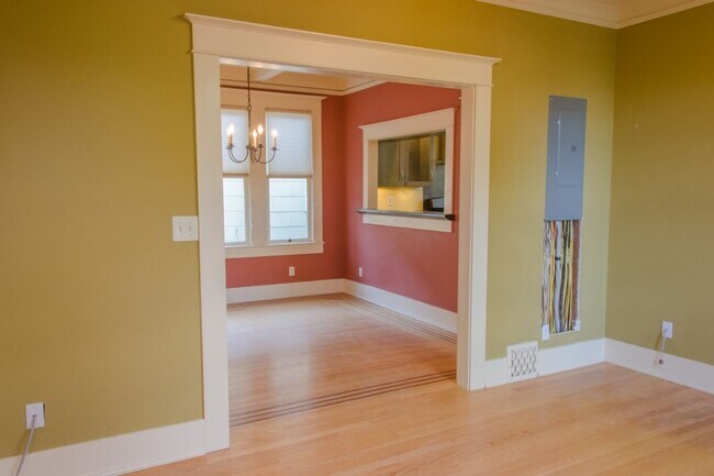 Building Photo - 4Bd/2.75Ba Seattle House