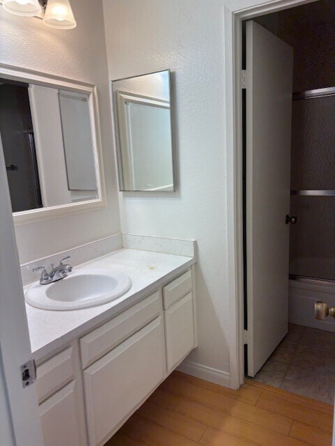Hall Bathroom - 28875 Conejo View Dr