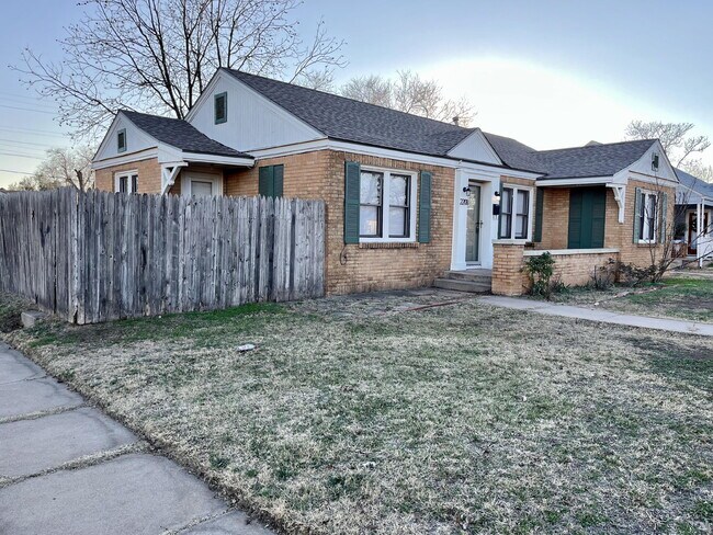 Building Photo - 2201 28th St