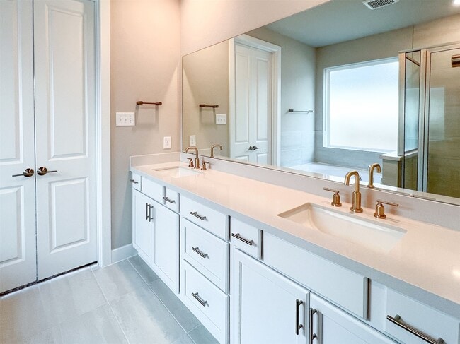Building Photo - 21818 Fitzroy Mnr Ln