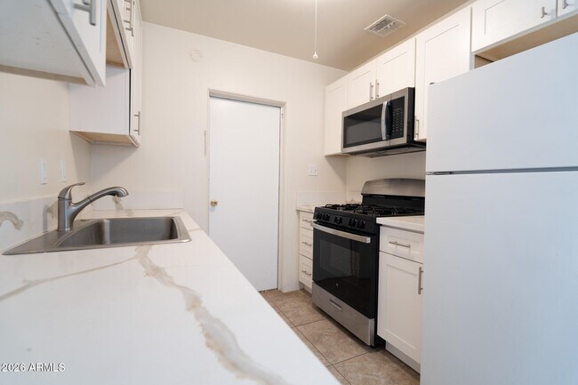 Building Photo - 1134 S Roosevelt St