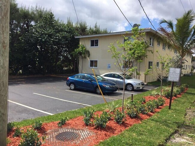 Primary Photo - 3009 N Andrews Ave