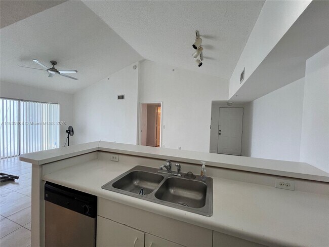 Building Photo - 2640 S University Dr